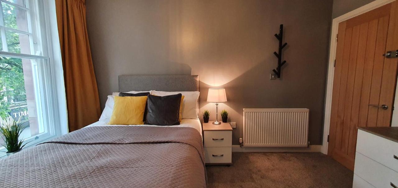 Darwin Stays - Service Accommodation In Newcastle Under Lyme City Centre Exterior foto