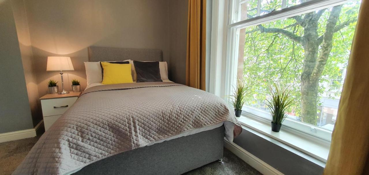 Darwin Stays - Service Accommodation In Newcastle Under Lyme City Centre Exterior foto