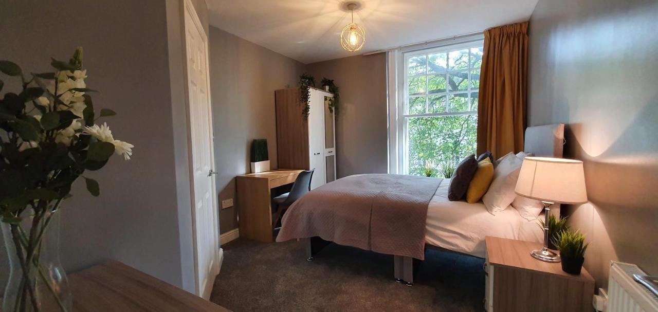 Darwin Stays - Service Accommodation In Newcastle Under Lyme City Centre Exterior foto