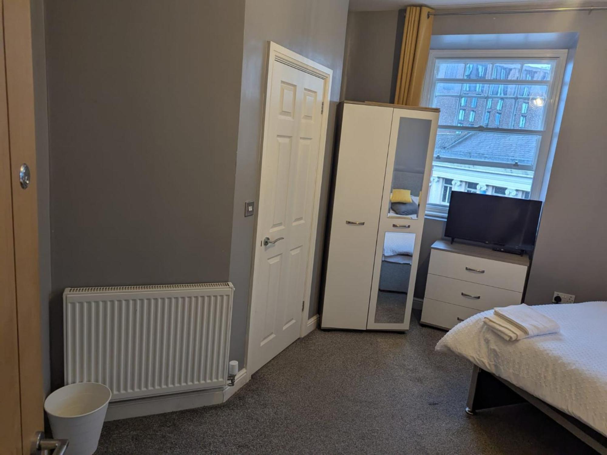 Darwin Stays - Service Accommodation In Newcastle Under Lyme City Centre Exterior foto