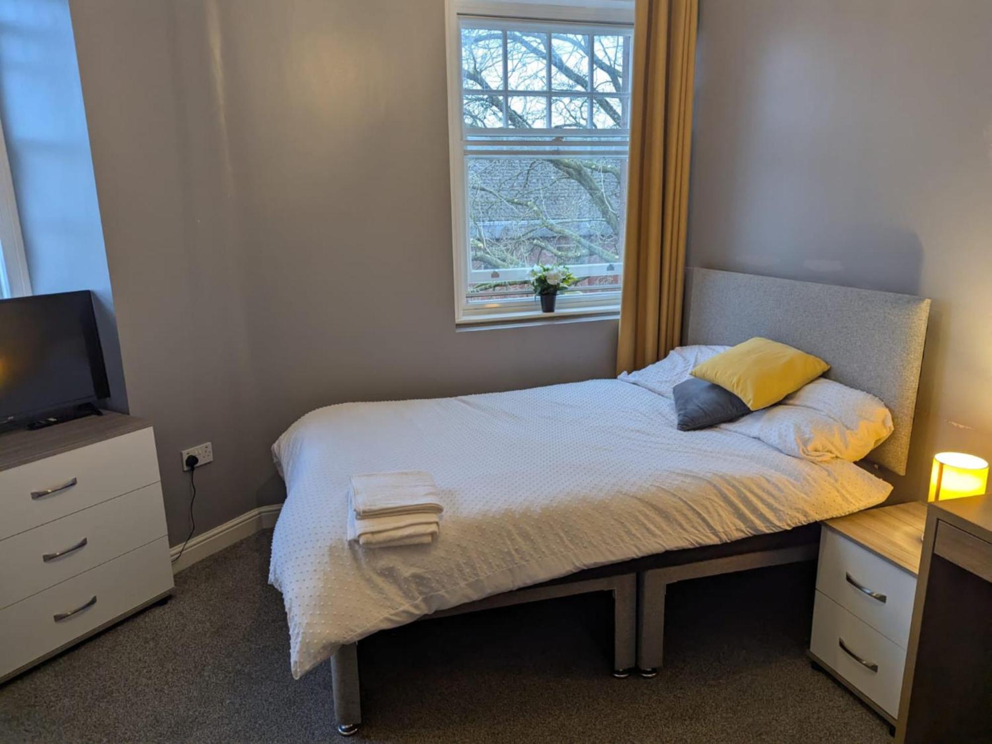 Darwin Stays - Service Accommodation In Newcastle Under Lyme City Centre Exterior foto