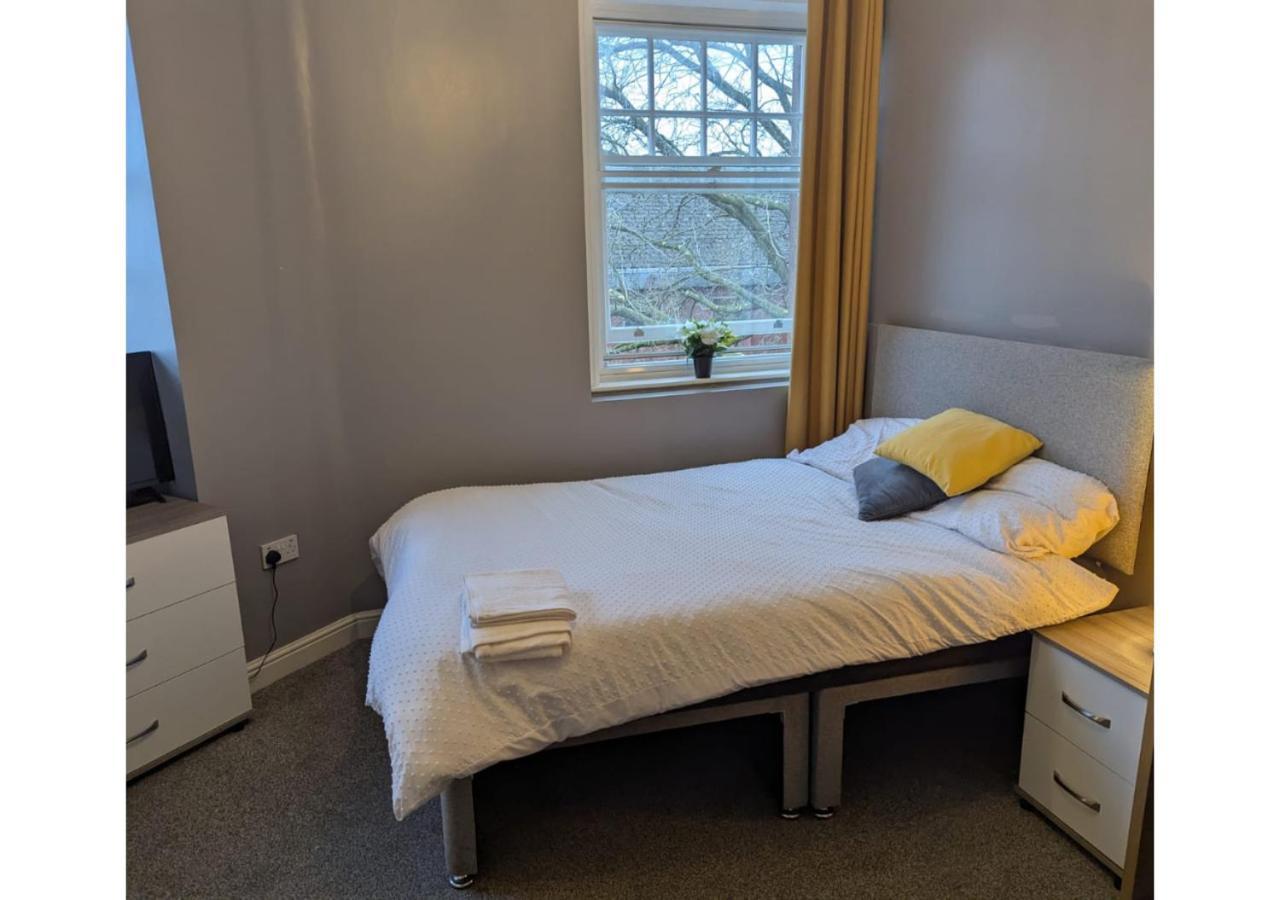 Darwin Stays - Service Accommodation In Newcastle Under Lyme City Centre Exterior foto