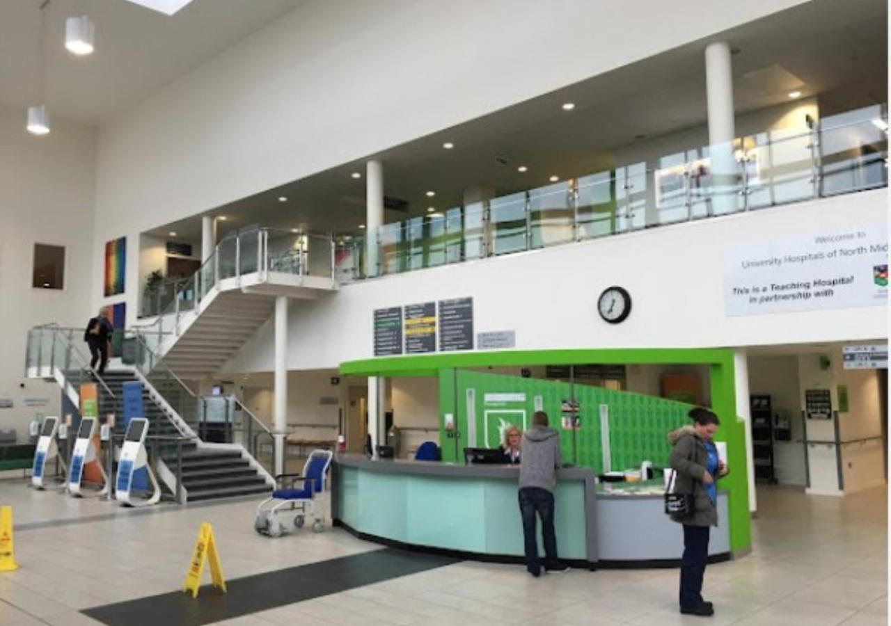 Darwin Stays - Service Accommodation In Newcastle Under Lyme City Centre Exterior foto