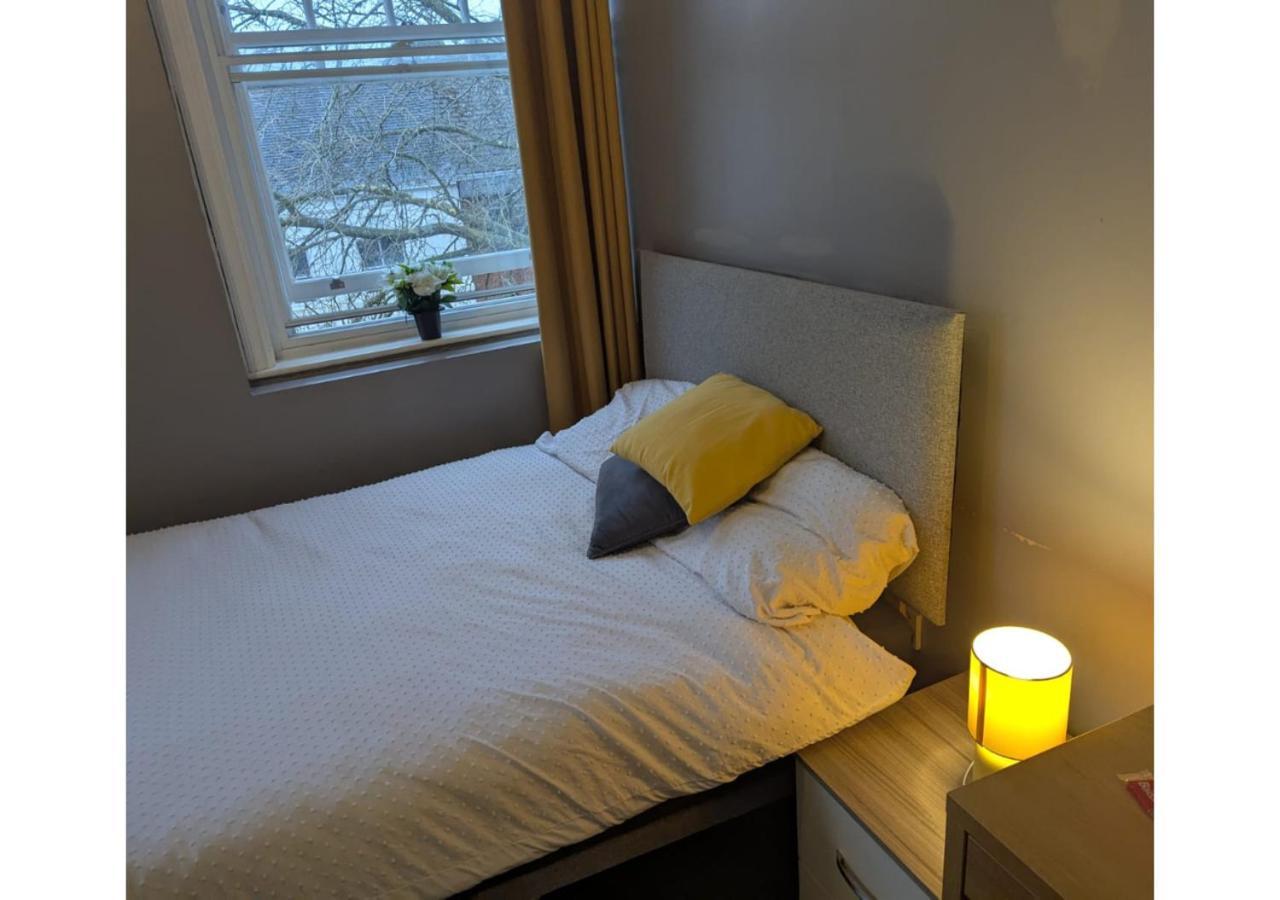 Darwin Stays - Service Accommodation In Newcastle Under Lyme City Centre Exterior foto