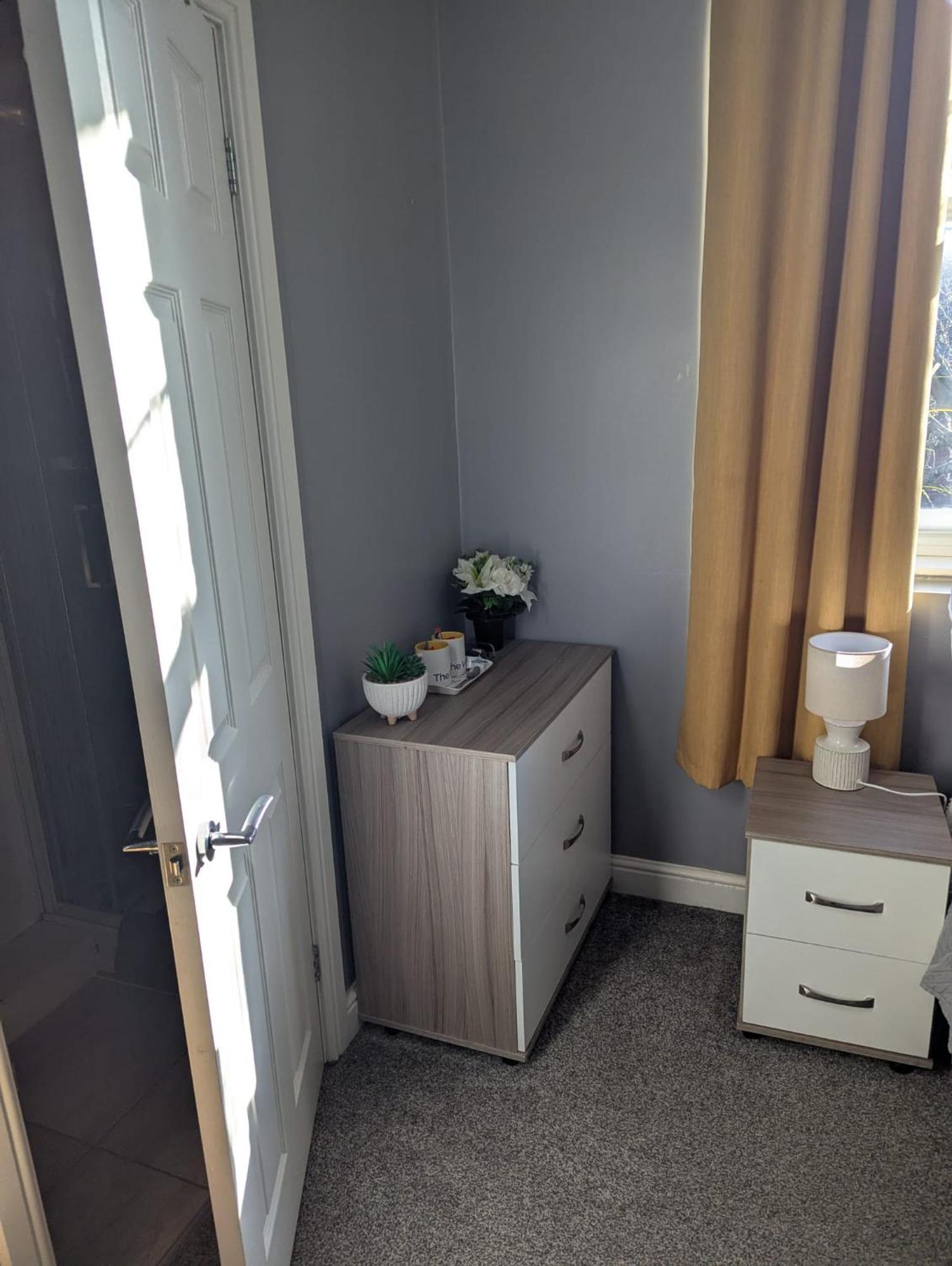 Darwin Stays - Service Accommodation In Newcastle Under Lyme City Centre Exterior foto